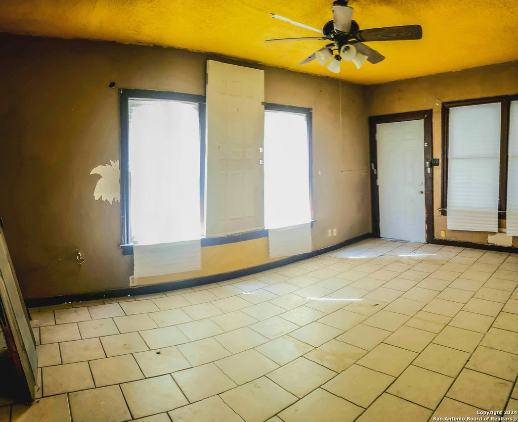 Photo of 416 PEACOCK AVE, San Antonio, TX 78201 (MLS # 1930969)