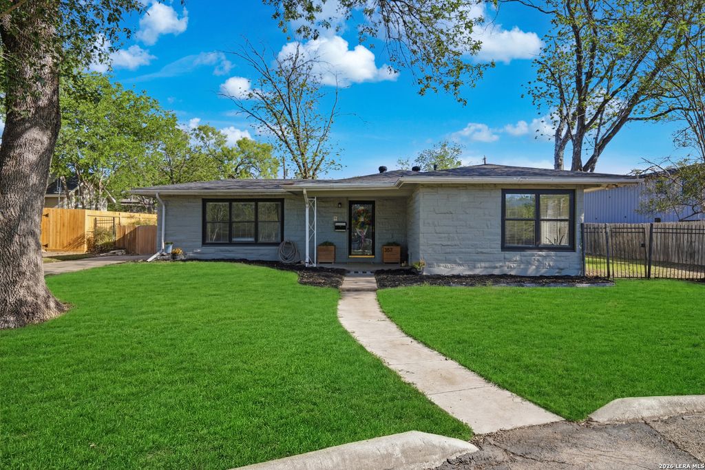 Photo of 357 TUTTLE RD, Terrell Hills, TX 78209 (MLS # 1947352)