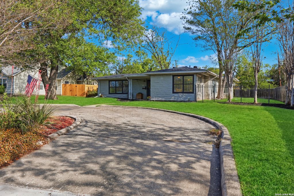 Photo of 357 TUTTLE RD, Terrell Hills, TX 78209 (MLS # 1947352)