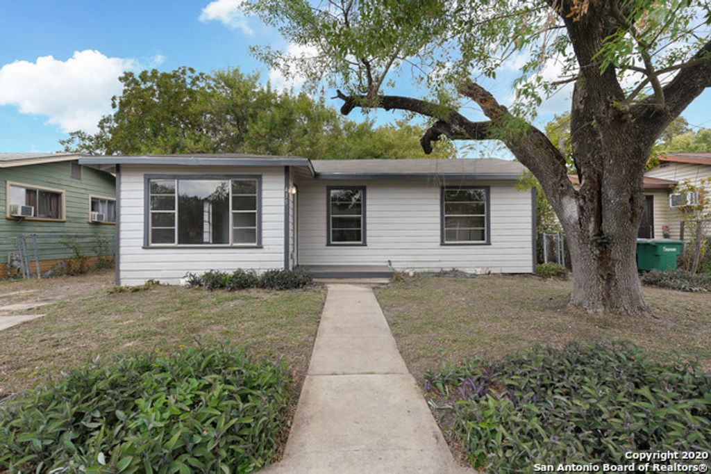 Photo of 435 W BEDFORD AVE, San Antonio, TX 78226 (MLS # 1955385)