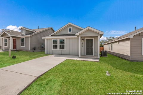 Single Family Residence in Converse TX 11775 Field Briar.jpg