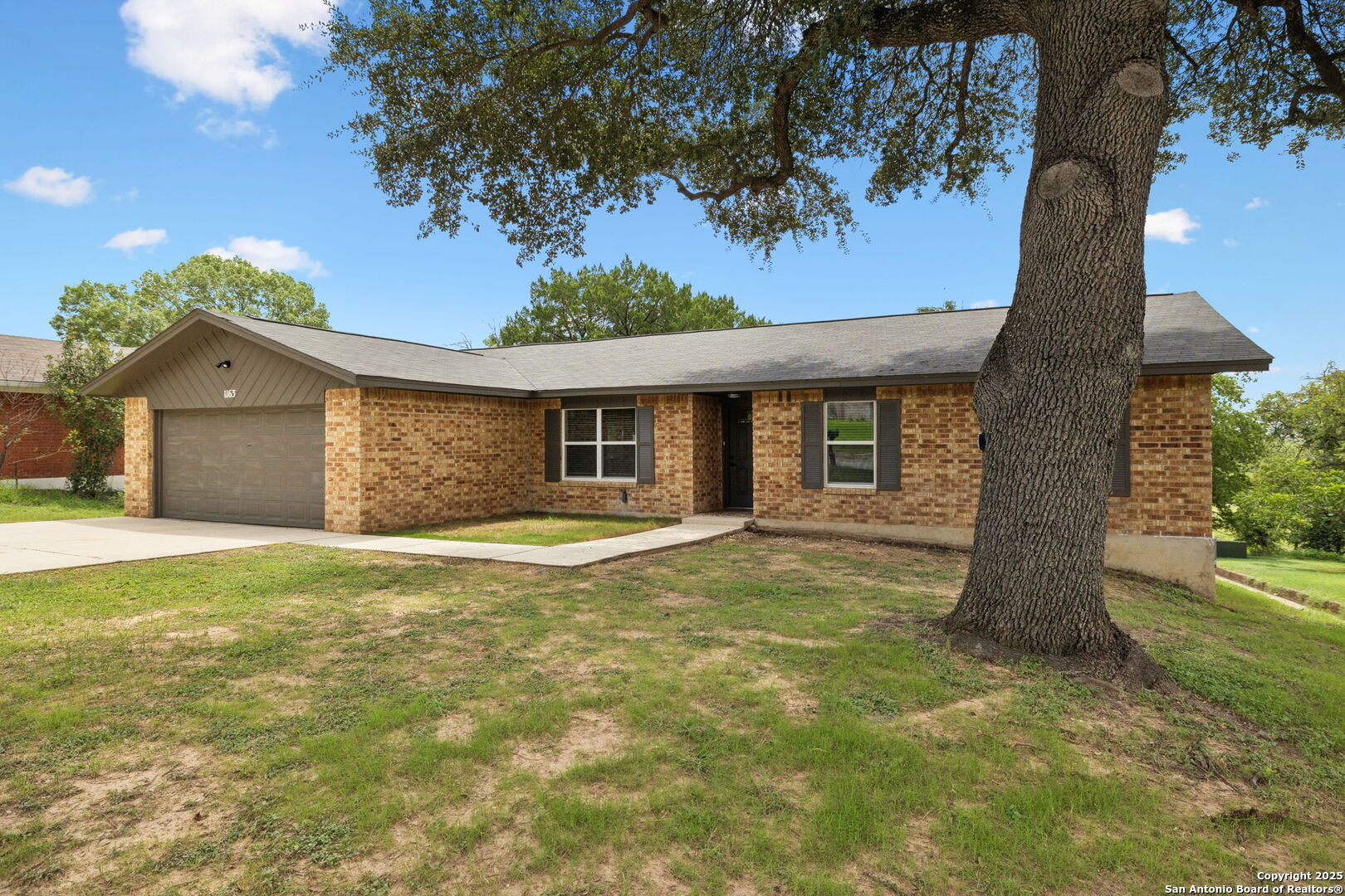 1163 Fox Run
