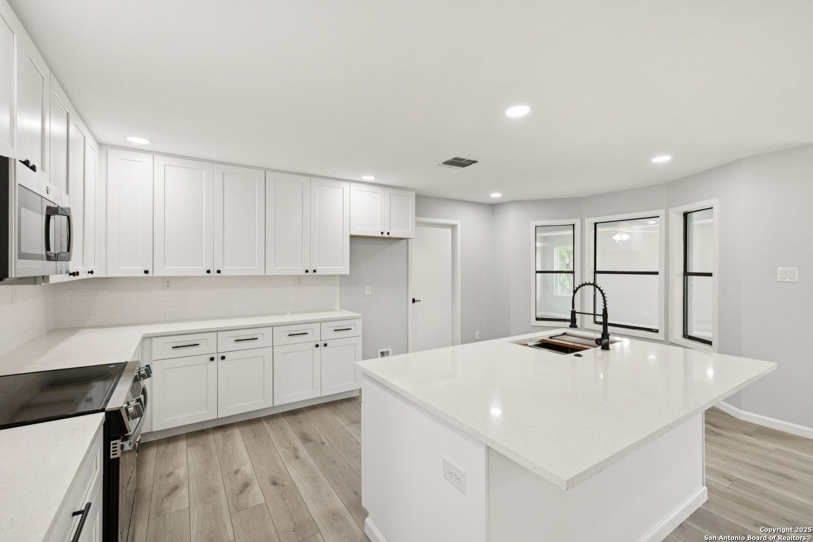 1163 Fox Run