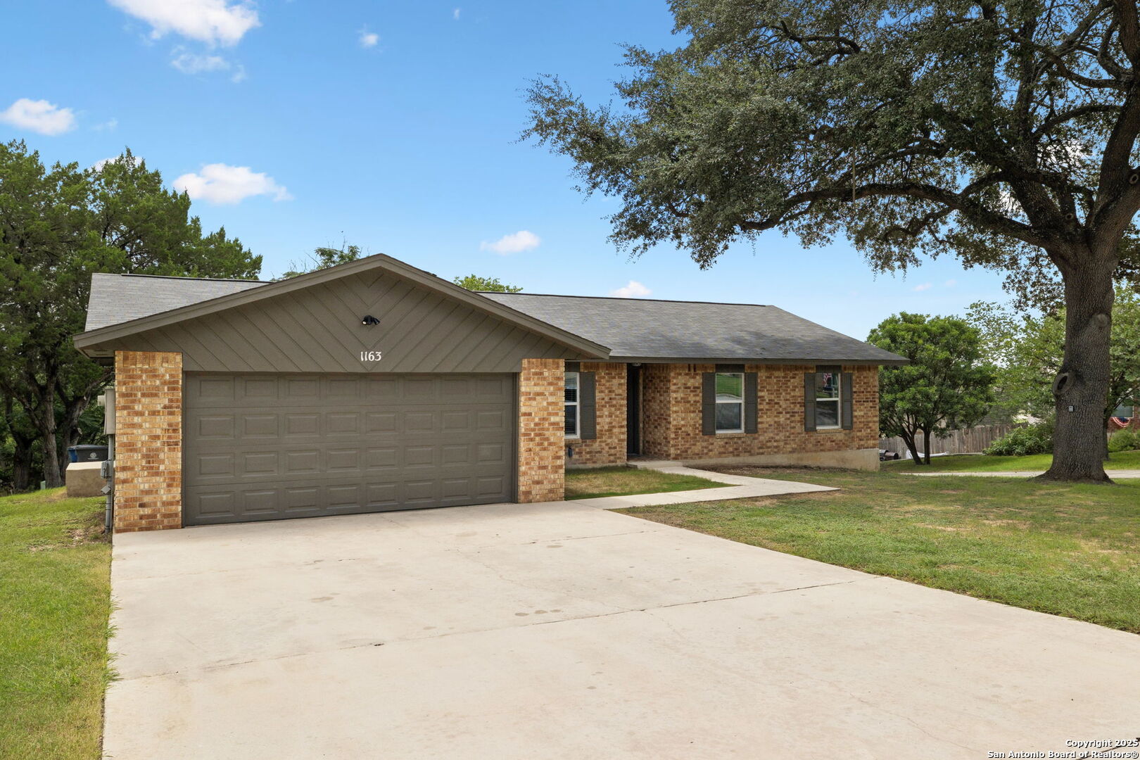 1163 Fox Run
