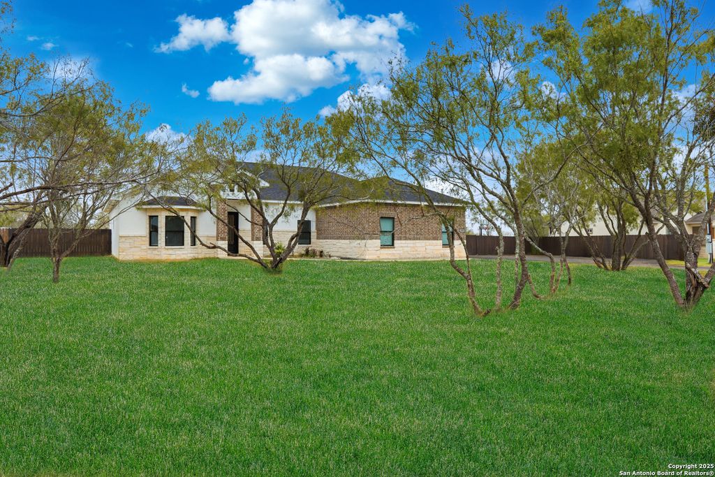 Photo of 128 Hidden Ranch, Floresville, TX 78114 (MLS # 1927063)