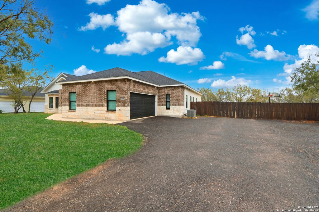 Photo of 128 Hidden Ranch, Floresville, TX 78114 (MLS # 1927063)