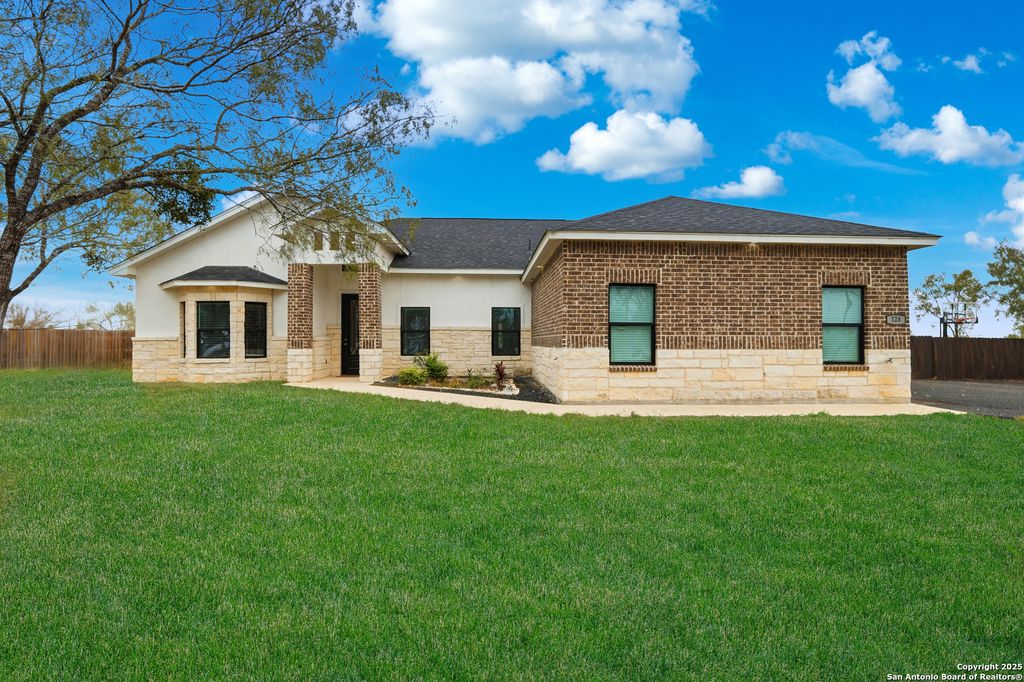 Photo of 128 Hidden Ranch, Floresville, TX 78114 (MLS # 1927063)