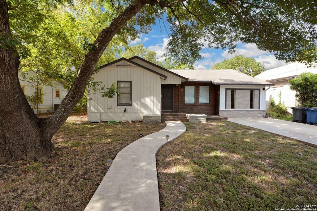 Photo of 520 AVENUE A, New Braunfels, TX 78130 (MLS # 1992462)