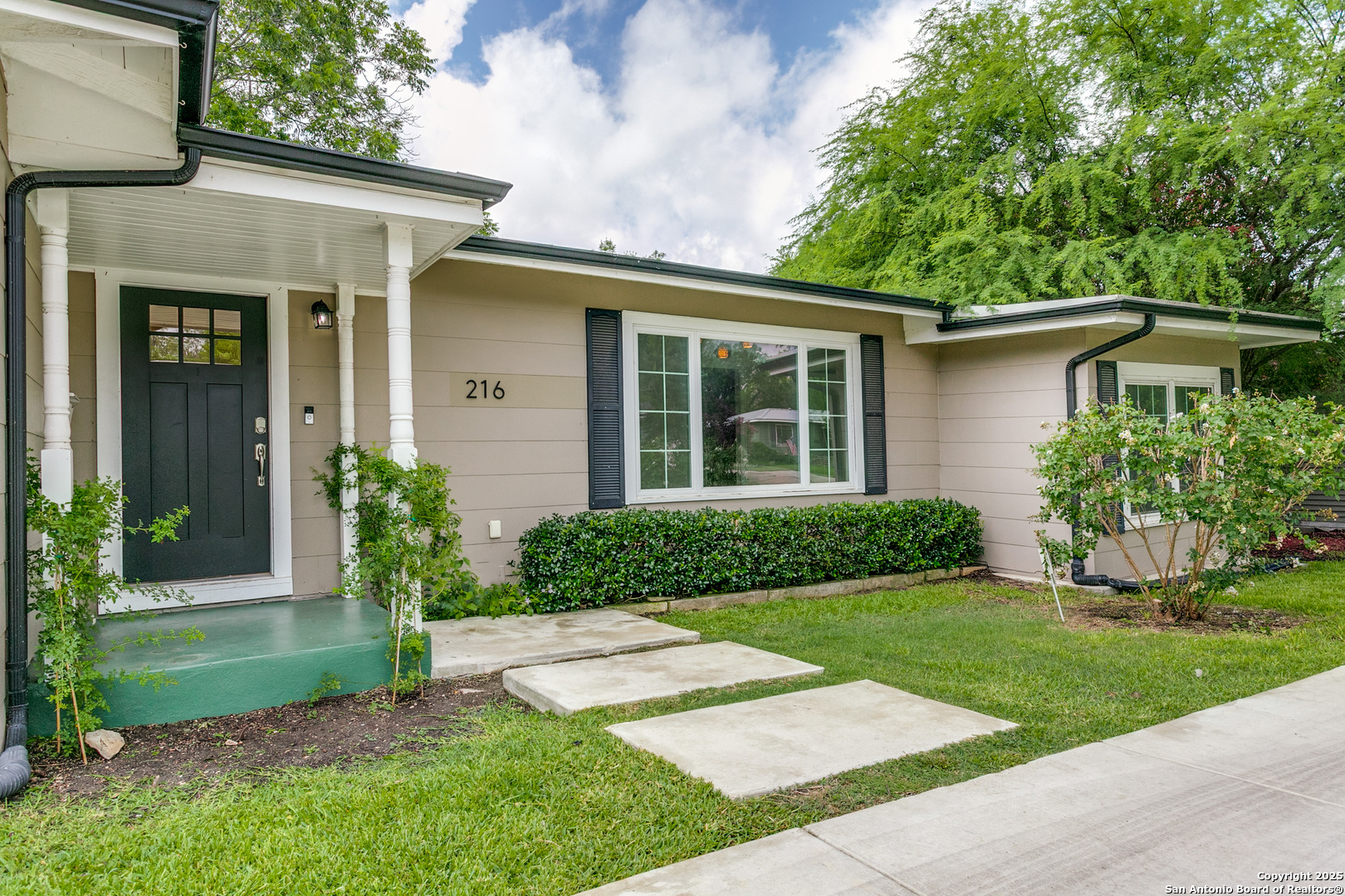 216 Lyman