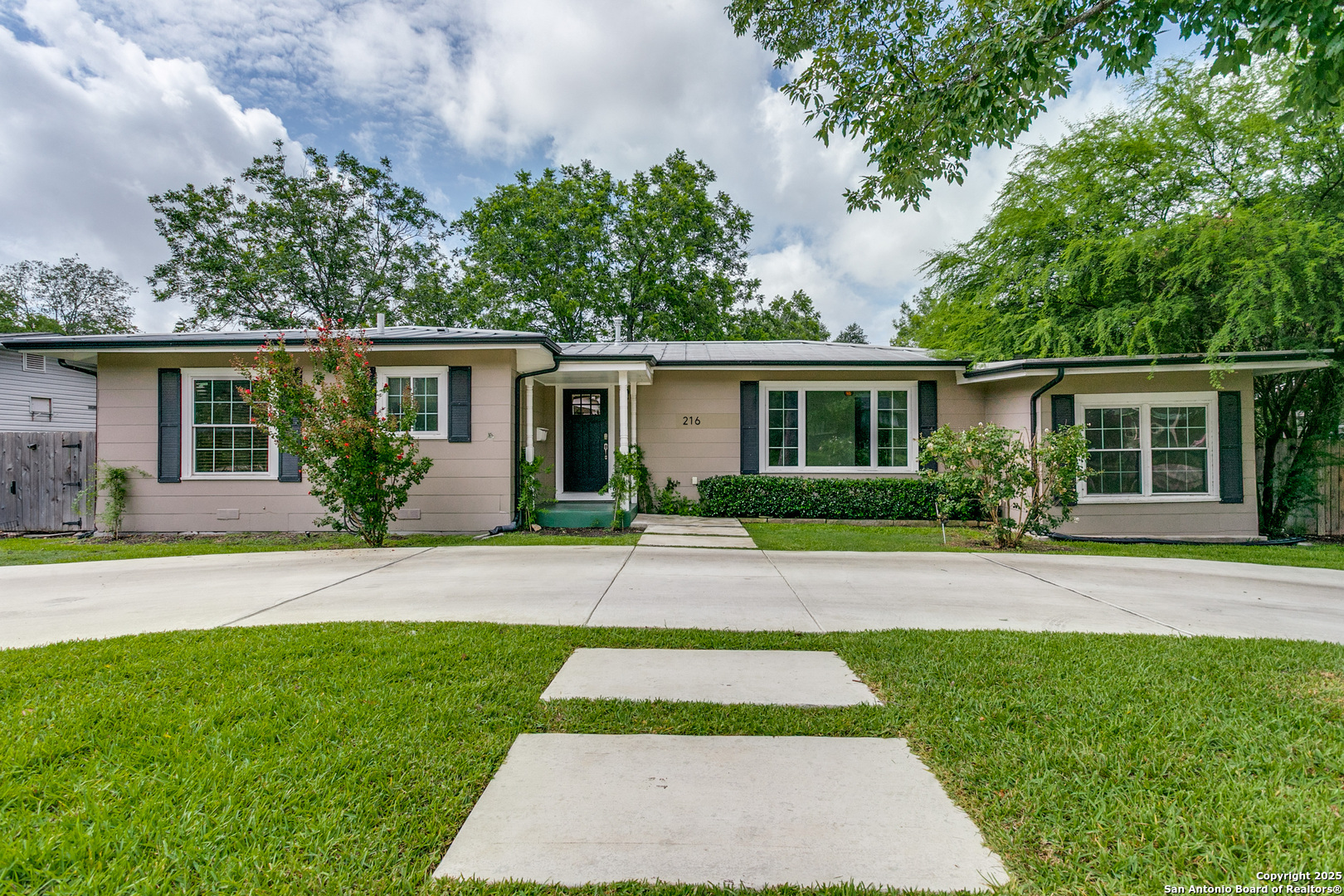 216 Lyman