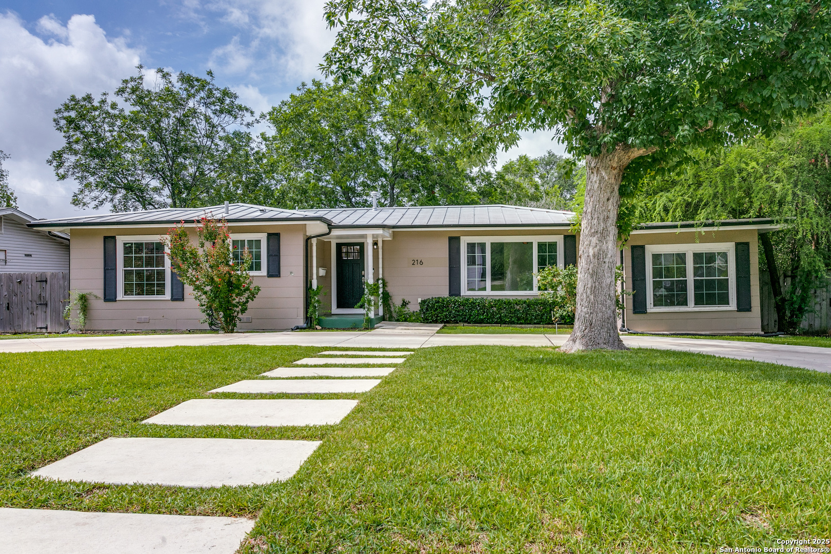 216 Lyman
