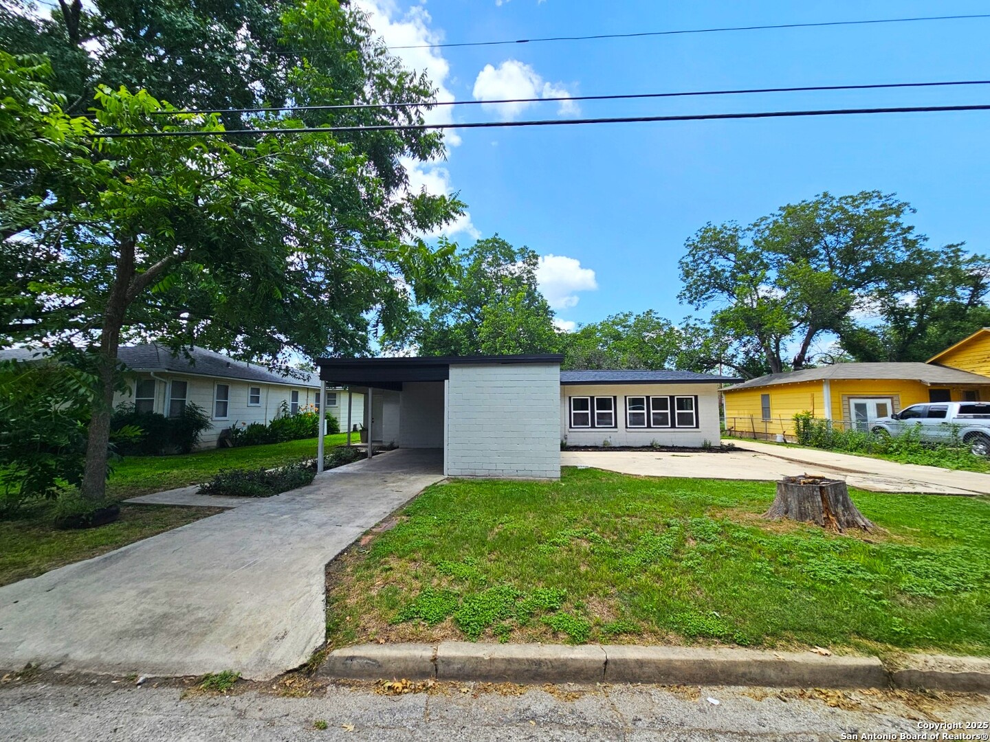 958 E Humphreys