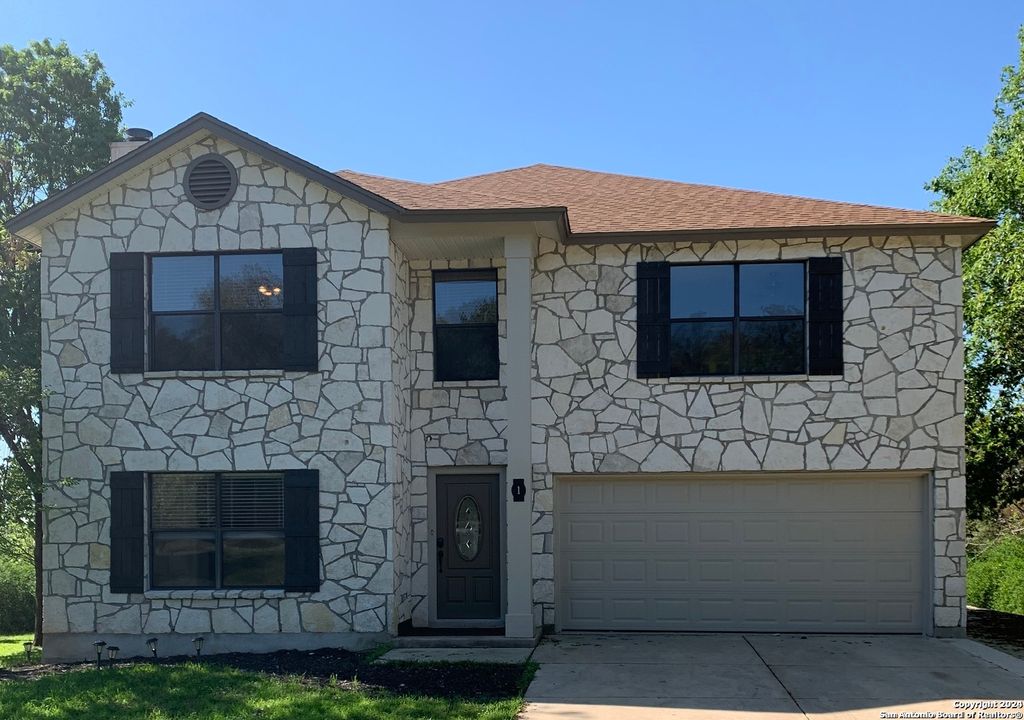 Photo of 1 CHAPARRAL HILL DR, Boerne, TX 78006 (MLS # 1952909)
