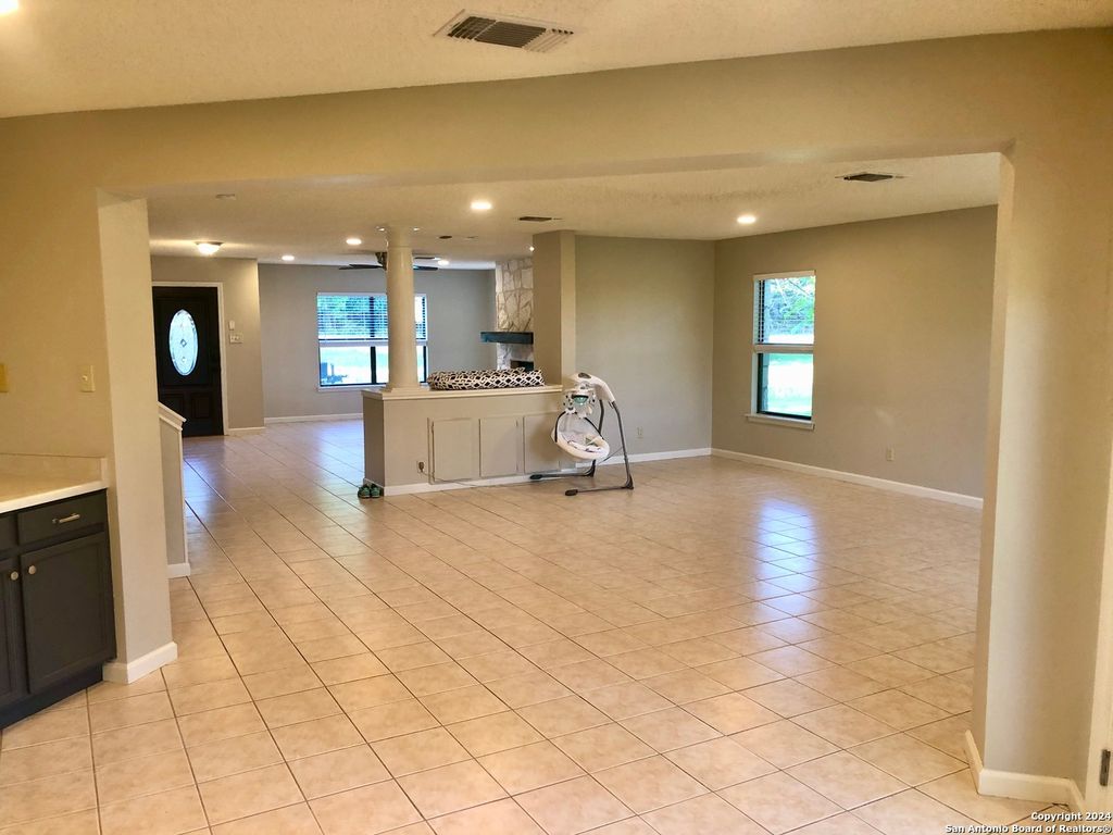 Photo of 1 CHAPARRAL HILL DR, Boerne, TX 78006 (MLS # 1952909)