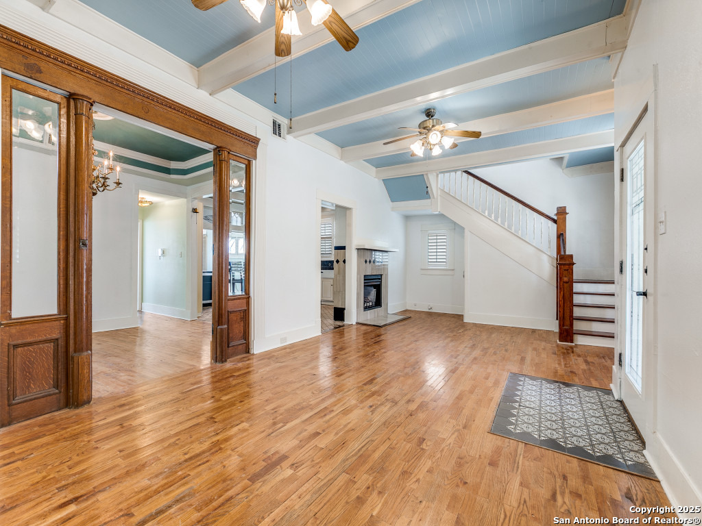 228 W Woodlawn