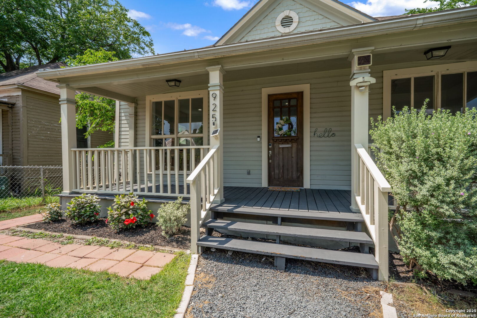 925 Burnet