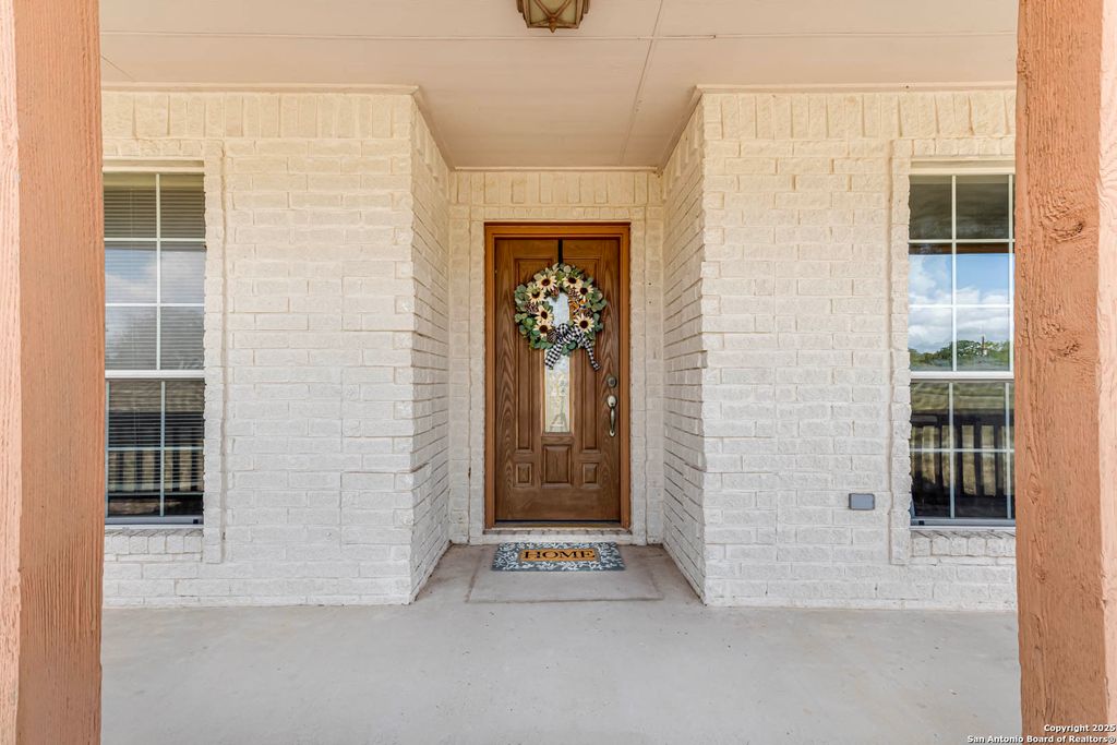 Photo of 206 Tipperary Lane, Floresville, TX 78114 (MLS # 1918003)