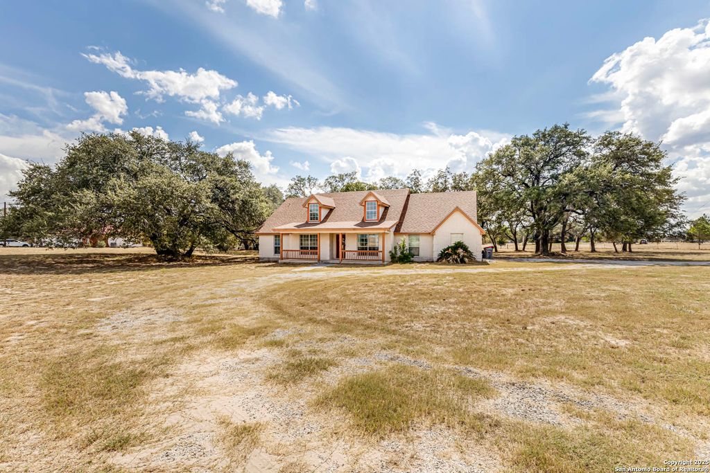 Photo of 206 Tipperary Lane, Floresville, TX 78114 (MLS # 1918003)