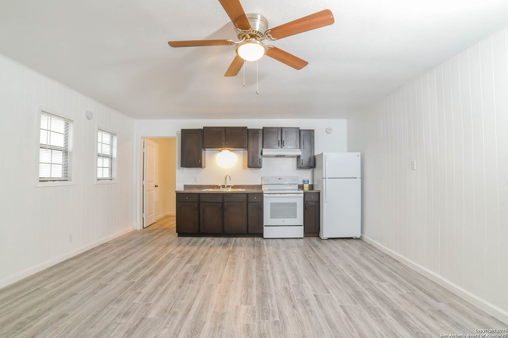 Photo of 215 Greenlawn, Pleasanton, TX 78064 (MLS # 1858110)