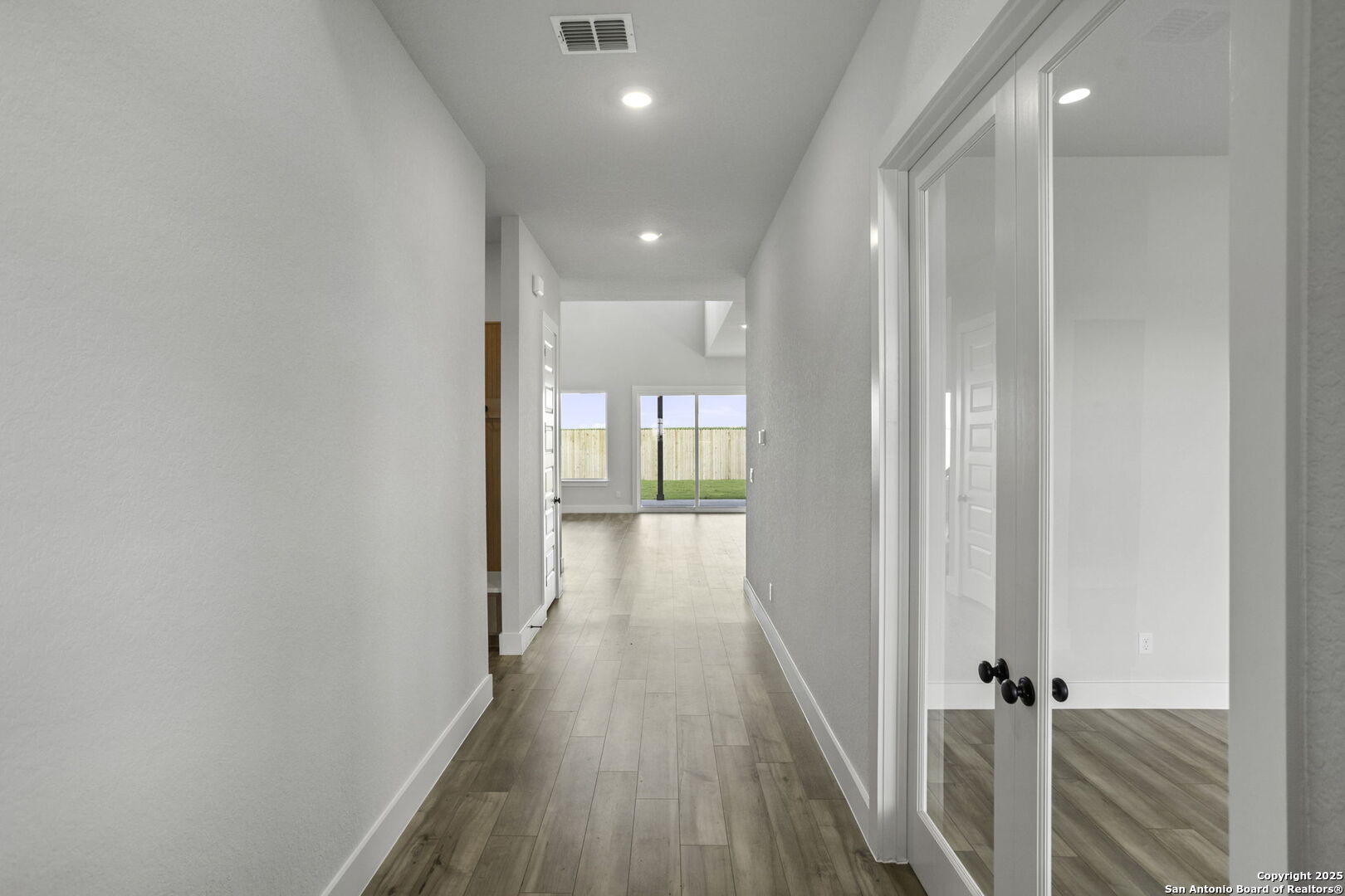 2079 Kinglake Gate