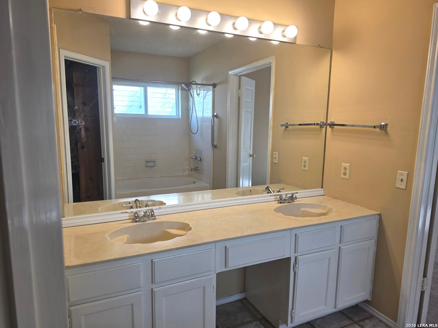 338 BURKWOOD LN