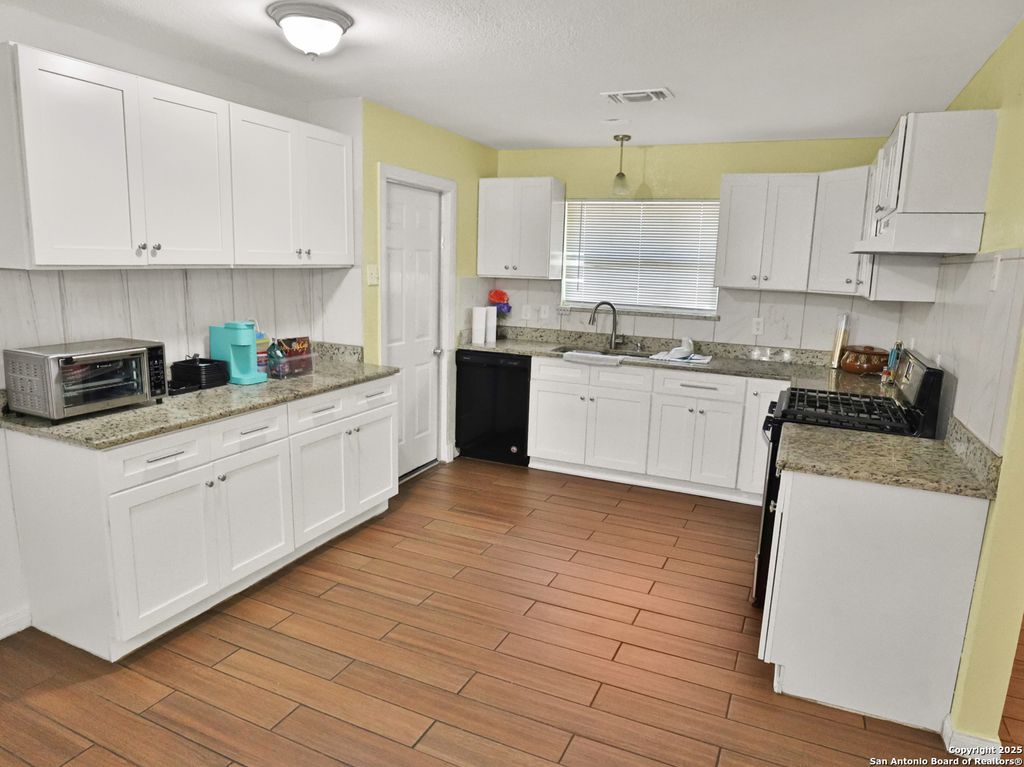 Photo of 218 Stimmel, San Antonio, TX 78227 (MLS # 1943467)