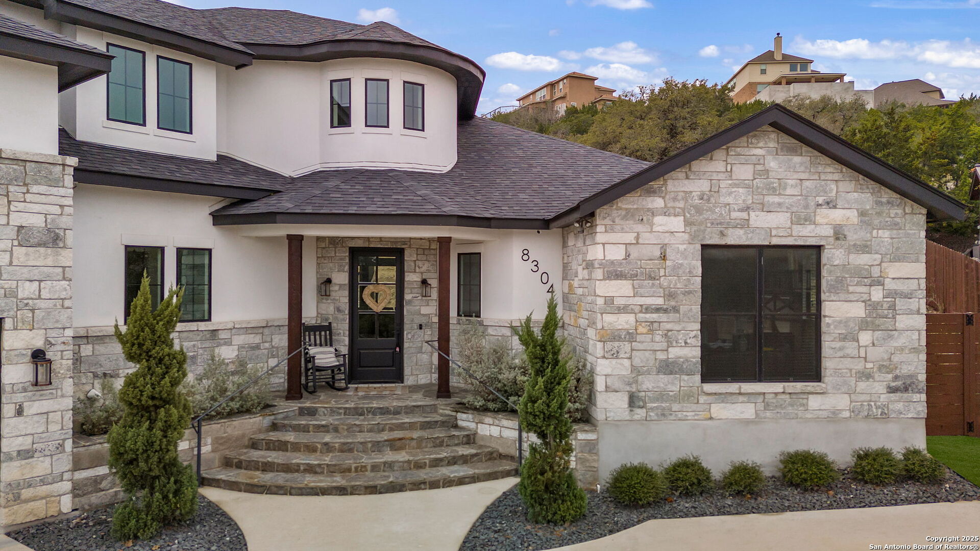 8304 Monument Oak