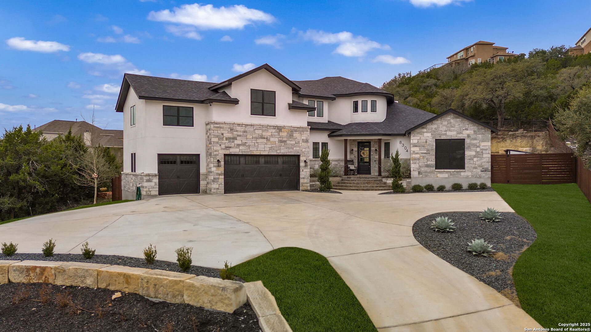 8304 Monument Oak