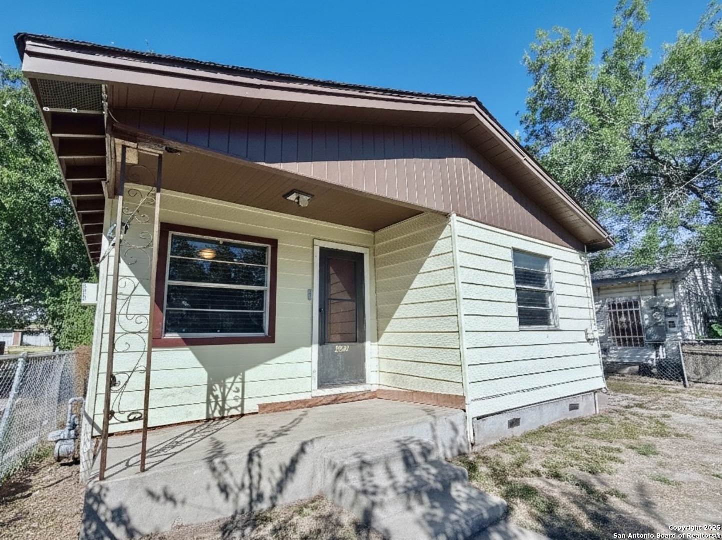 247 E Baylor