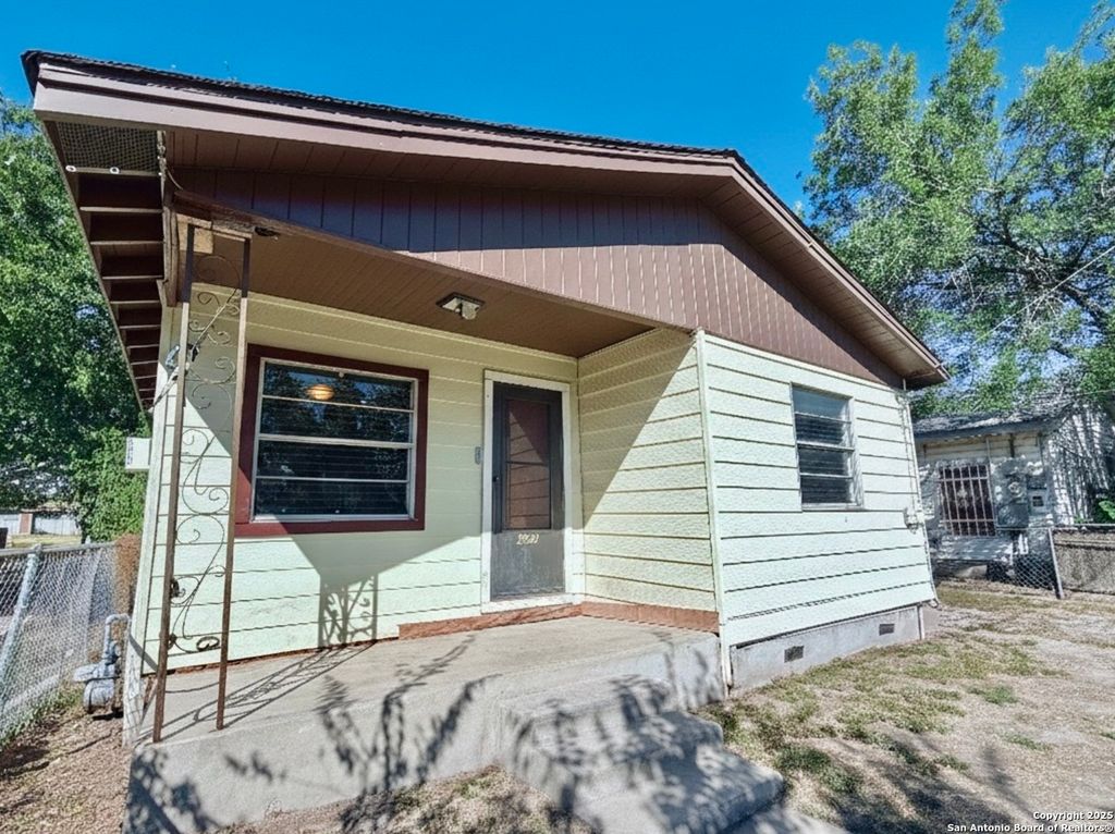 Photo of 247 E Baylor, San Antonio, TX 78204 (MLS # 1914902)