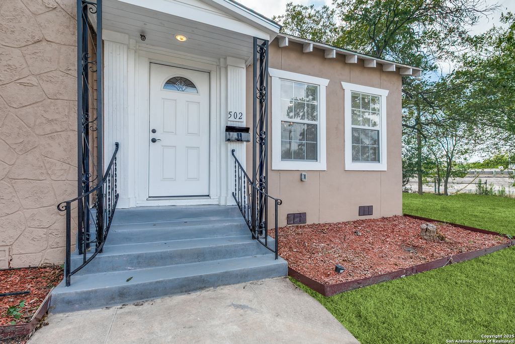 Photo of 502 Topeka, San Antonio, TX 78210 (MLS # 1918794)