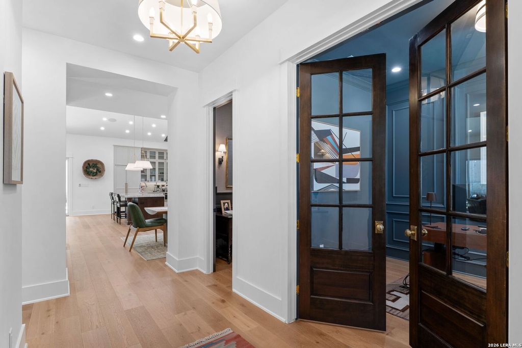 Photo of 808 CANTERBURY HILL ST, Terrell Hills, TX 78209 (MLS # 1943448)