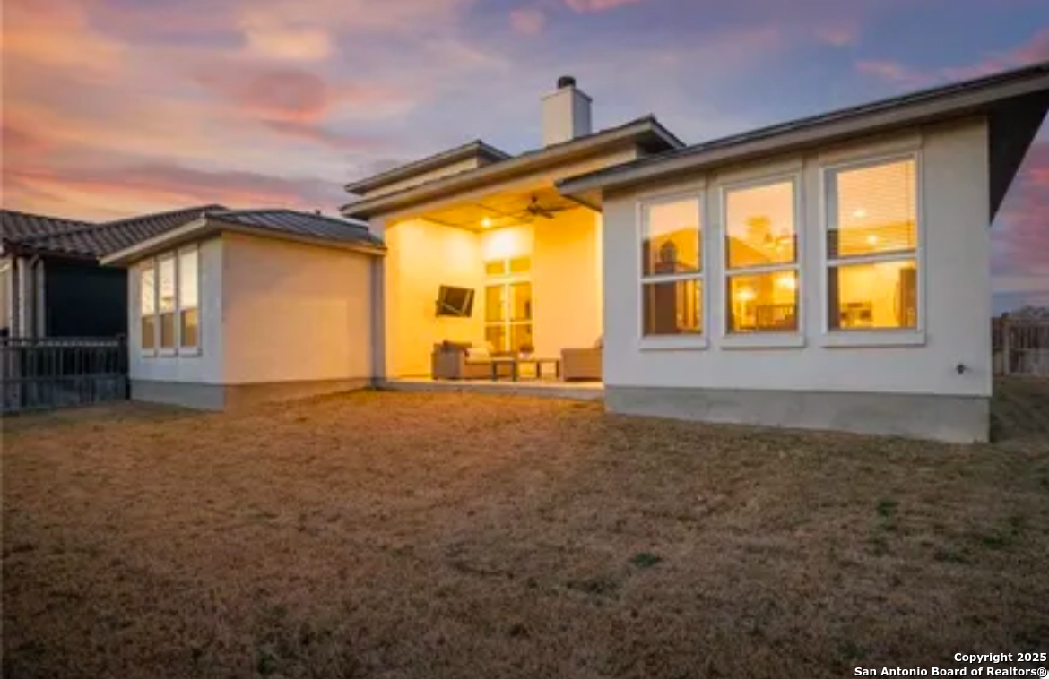 857 Lorikeet Ln
