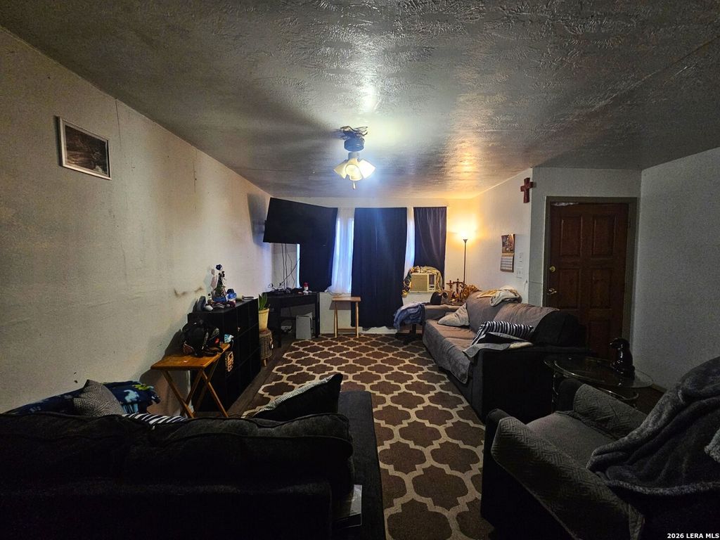 Photo of 811 E New Braunfels, Seguin, TX 78155 (MLS # 1938992)