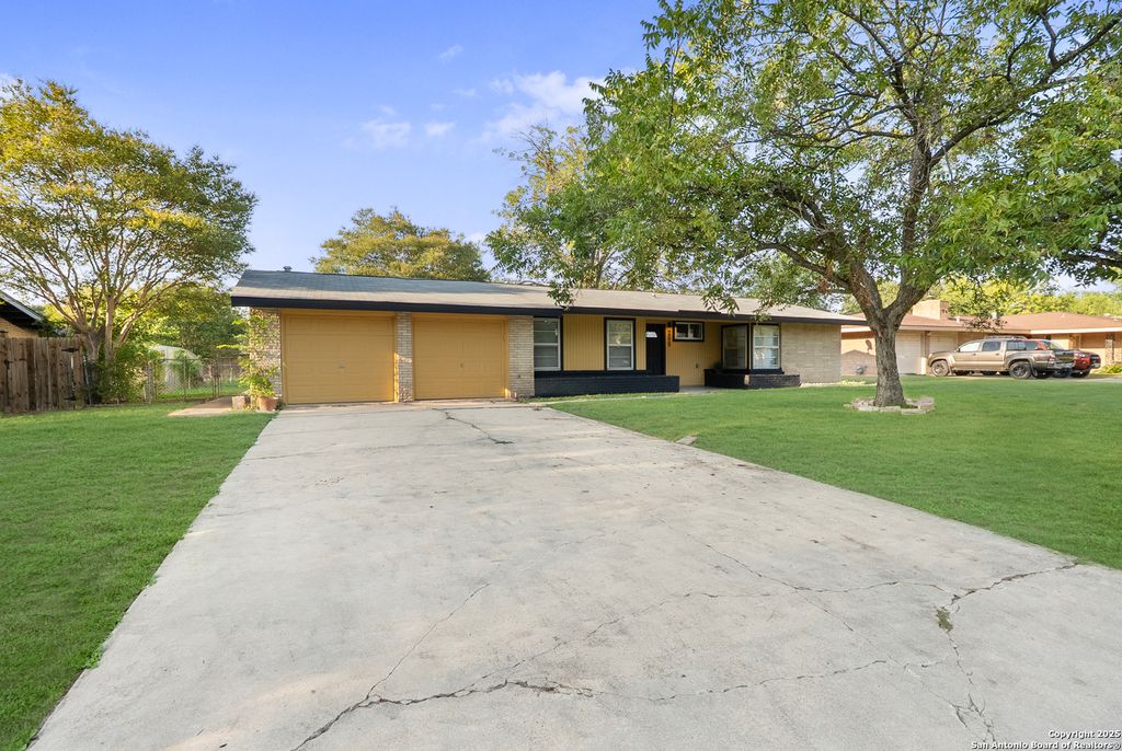 Photo of 209 Windcrest, Windcrest, TX 78239 (MLS # 1918354)