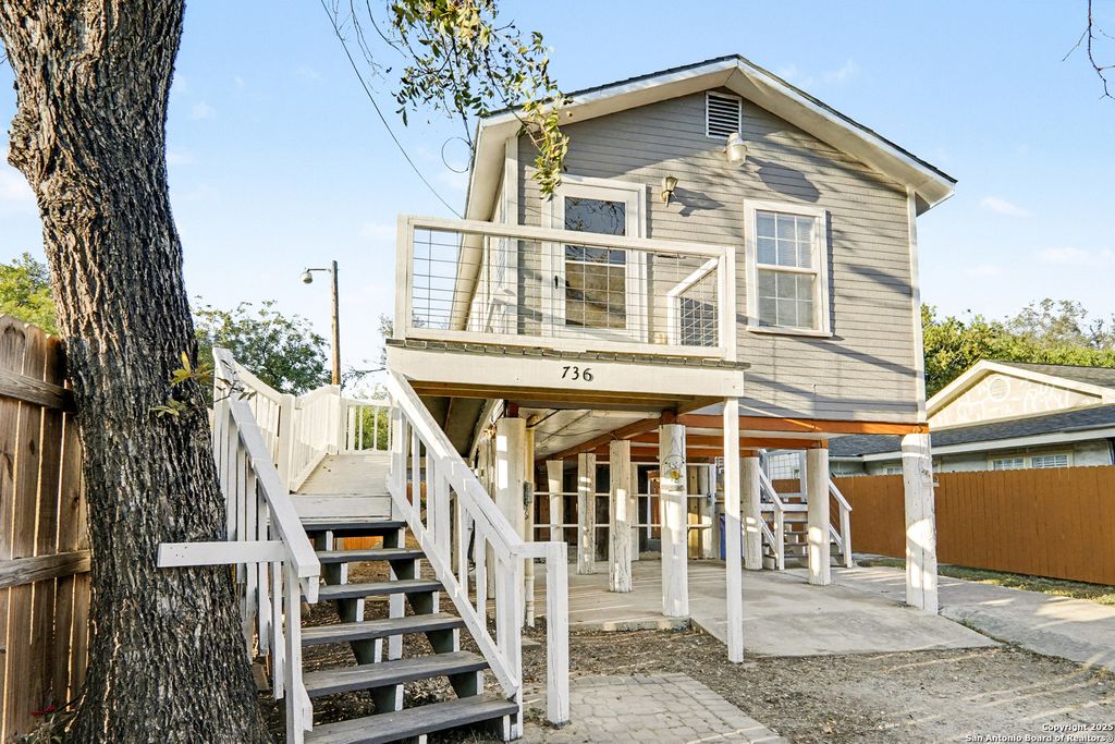 Photo of 736 Salinas, Seguin, TX 78155 (MLS # 1906809)