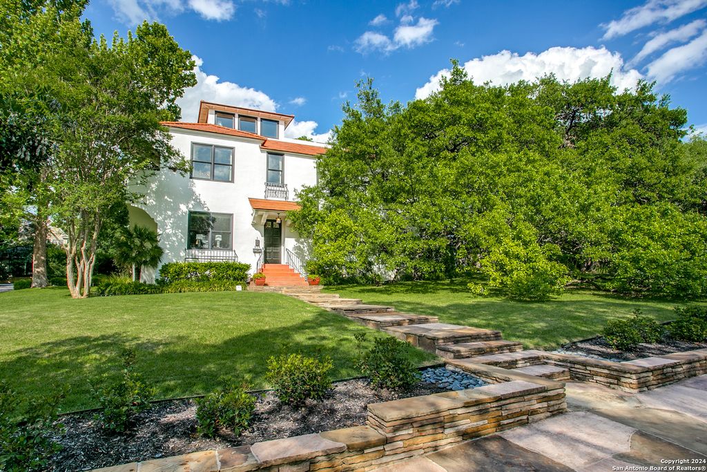 Photo of 334 ENCINO AVE 2 #2, Alamo Heights, TX 78209 (MLS # 1915673)