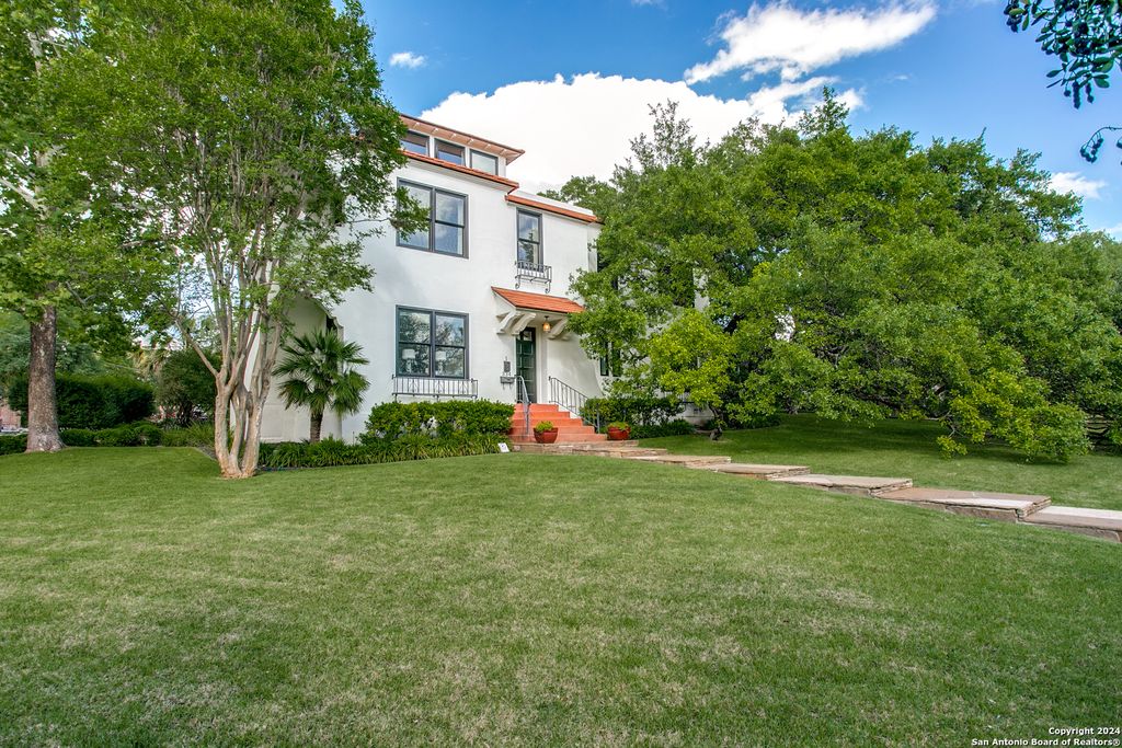 Photo of 334 ENCINO AVE 2 #2, Alamo Heights, TX 78209 (MLS # 1915673)