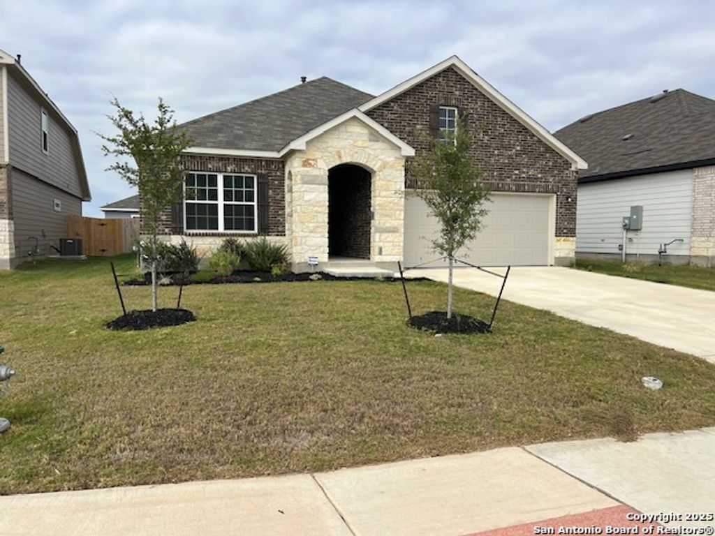 Photo of 105 BEVERIDGE, Seguin, TX 78155 (MLS # 1947671)