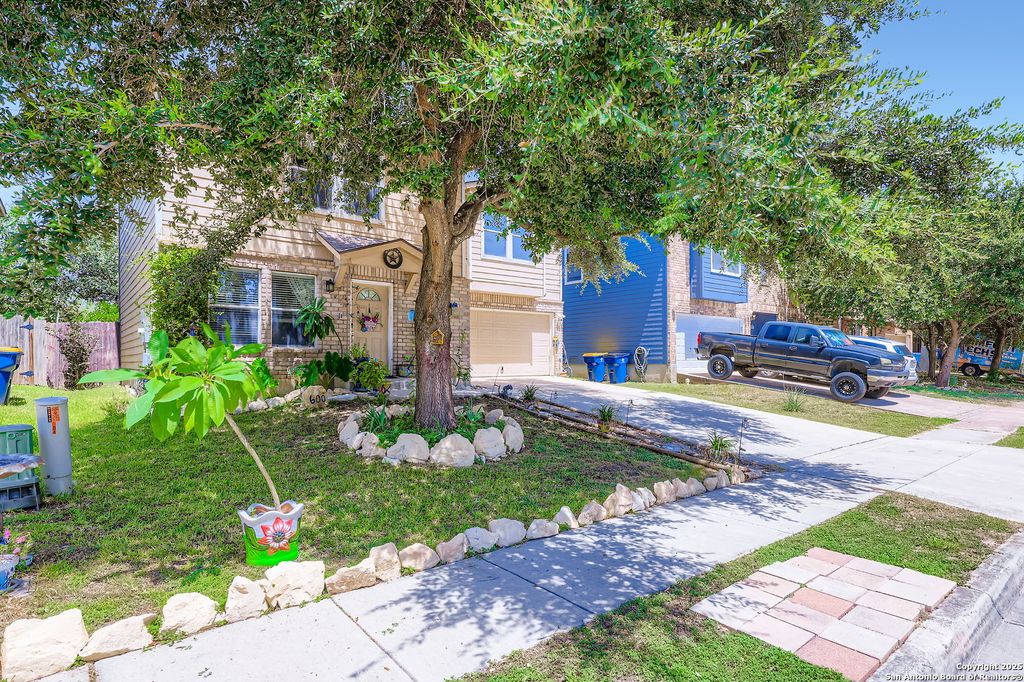 Photo of 600 Gatewood Briar, Cibolo, TX 78108 (MLS # 1885392)