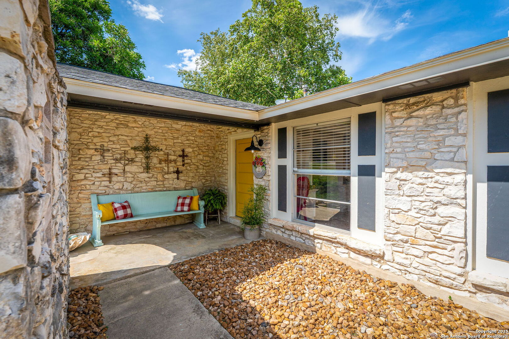211 Greycliff