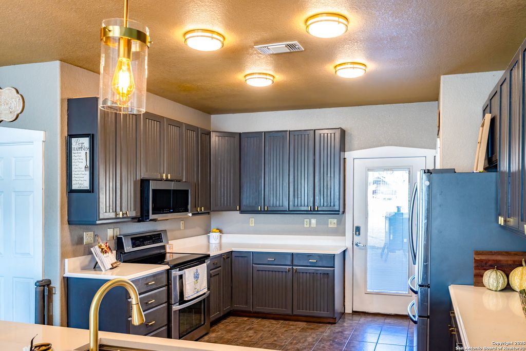 Photo of 140 Twin Springs Rd N, Kerrville, TX 78028 (MLS # 1774539)