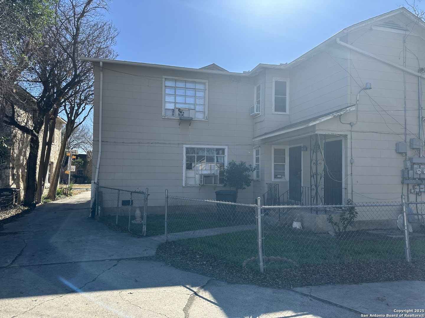 2039 W MULBERRY AVE