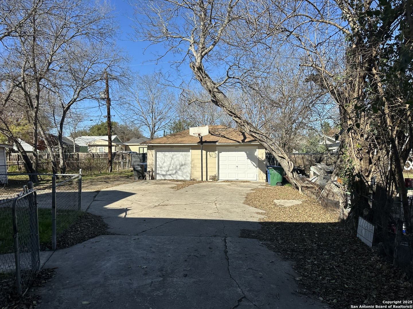 2039 W MULBERRY AVE