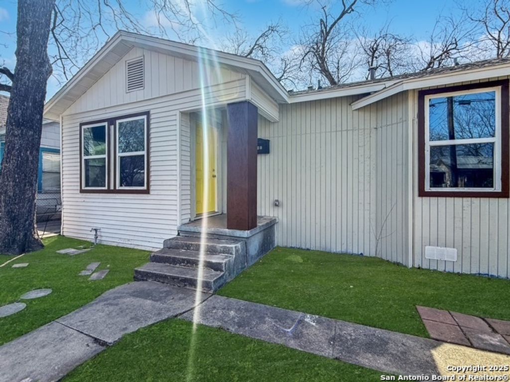Photo of 146 ROSLYN AVE, San Antonio, TX 78204 (MLS # 1968071)