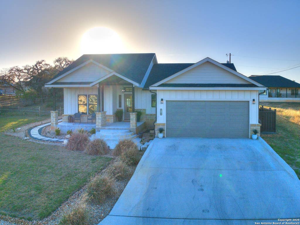 Photo of 218 Edgewood Cir, Bandera, TX 78003 (MLS # 1912733)