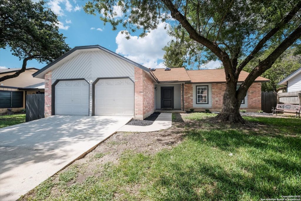 Photo of 9455 Greens Pt, San Antonio, TX 78250 (MLS # 1914141)