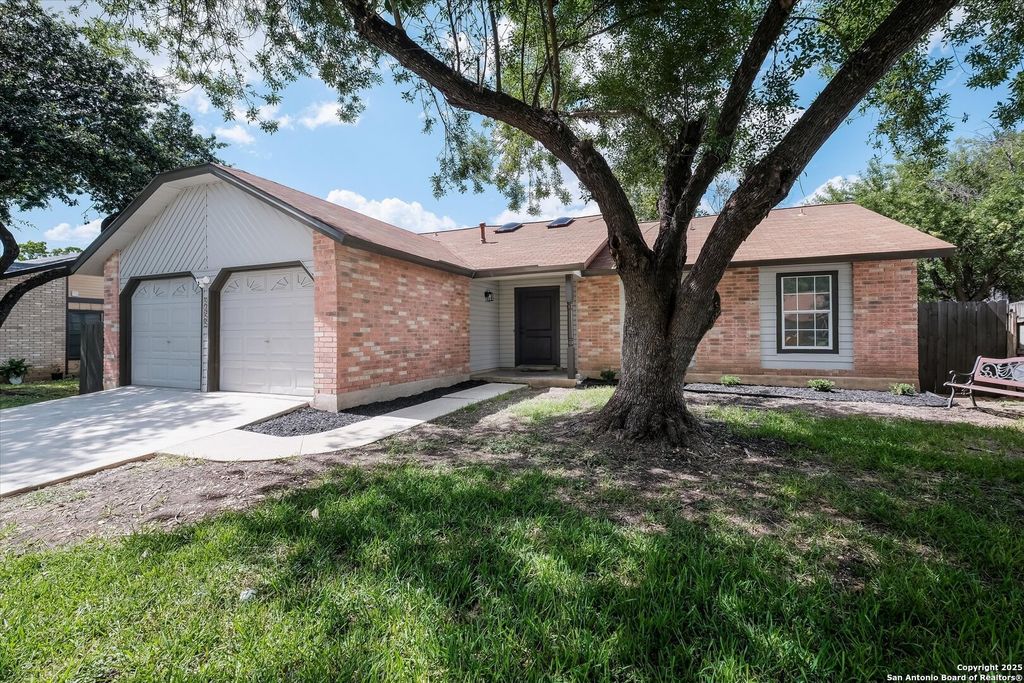 Photo of 9455 Greens Pt, San Antonio, TX 78250 (MLS # 1914141)