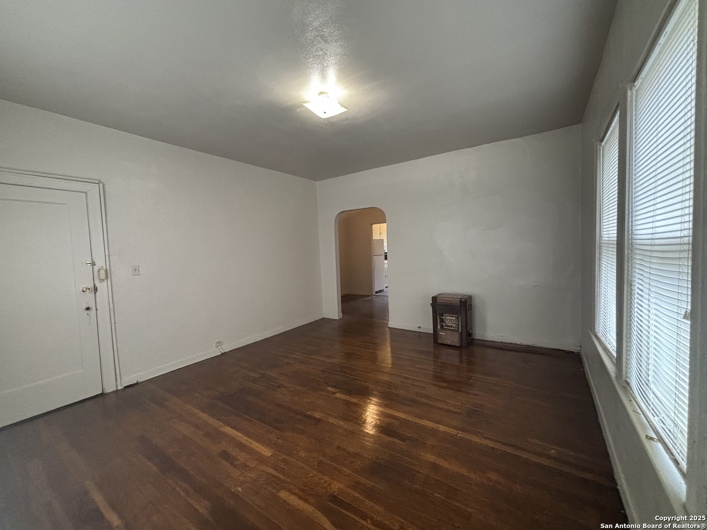 1502 W Woodlawn