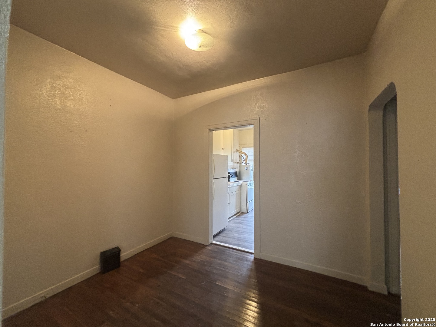 1502 W Woodlawn